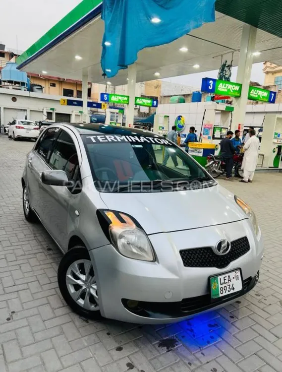 Toyota Vitz 2004 for Sale in Islamabad Image-1
