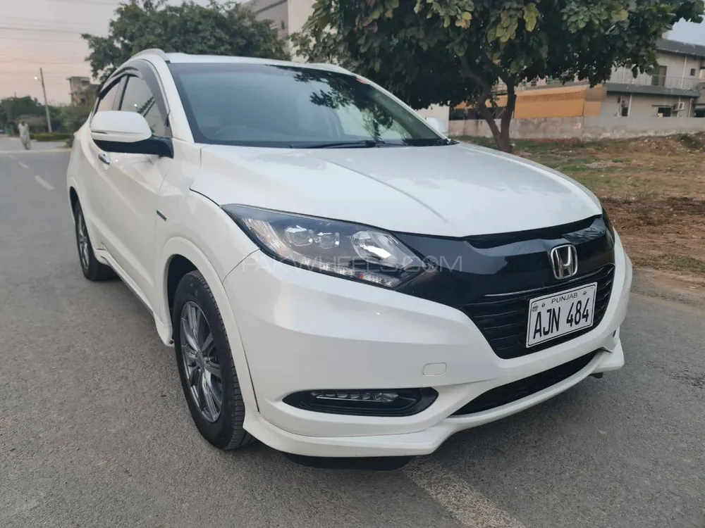 Honda Vezel 2017 for Sale in Lahore Image-1
