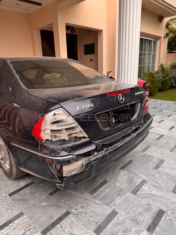 Mercedes Benz E Class 2004 for Sale in Lahore Image-1