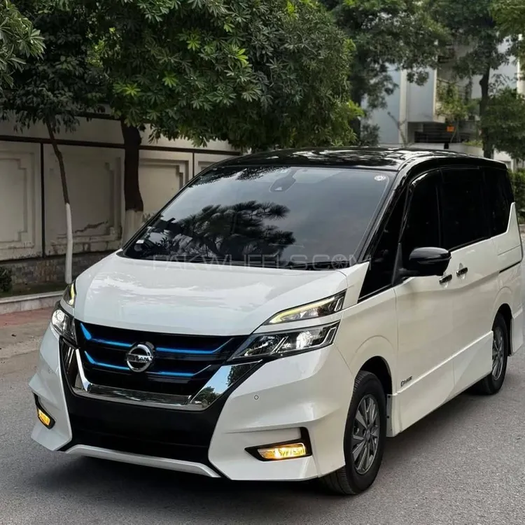 Nissan Serena 2018 for Sale in Karachi Image-1