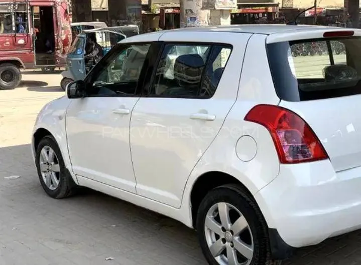 Suzuki Swift 2011 for Sale in Karachi Image-1