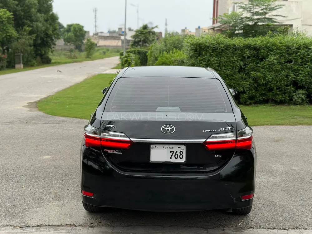 Toyota Corolla 2020 for Sale in Lahore Image-1