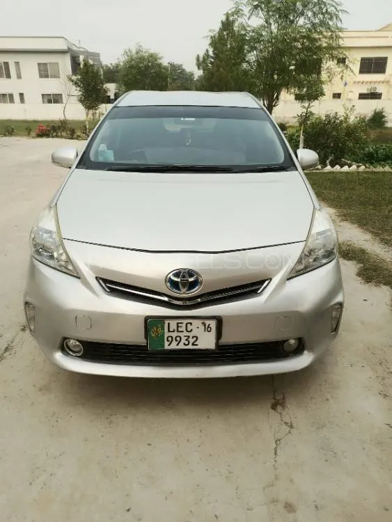 Toyota Prius Alpha 2012 for Sale in Islamabad Image-1