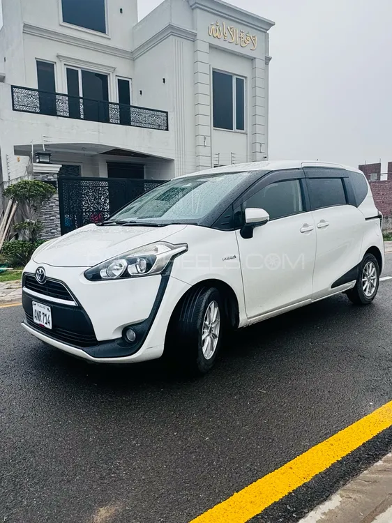 Toyota Sienta 2017 for Sale in Lahore Image-1