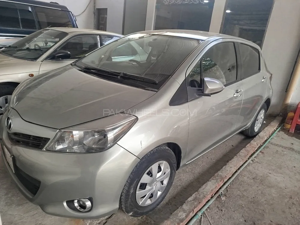 Toyota Vitz 2011 for Sale in Multan Image-1