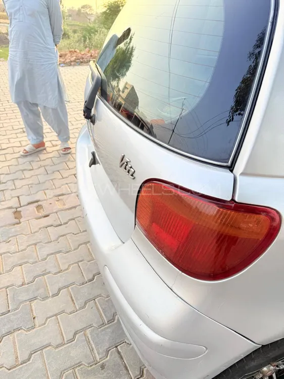 Toyota Vitz 2000 for Sale in Sahiwal Image-1