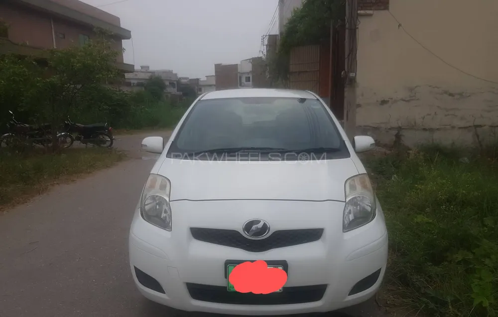 Toyota Vitz 2010 for Sale in Peshawar Image-1