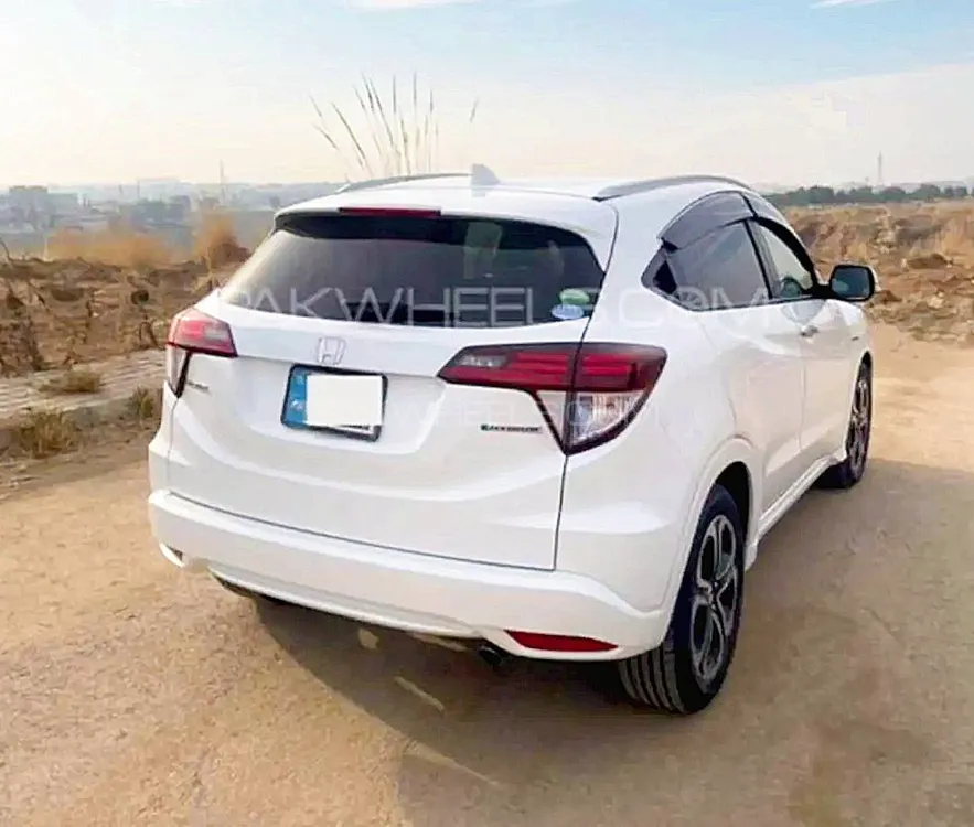 Honda Vezel 2015 for Sale in Islamabad Image-1
