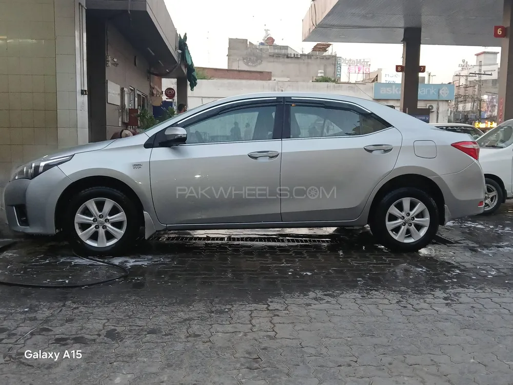 Toyota Corolla 2015 for Sale in Lahore Image-1