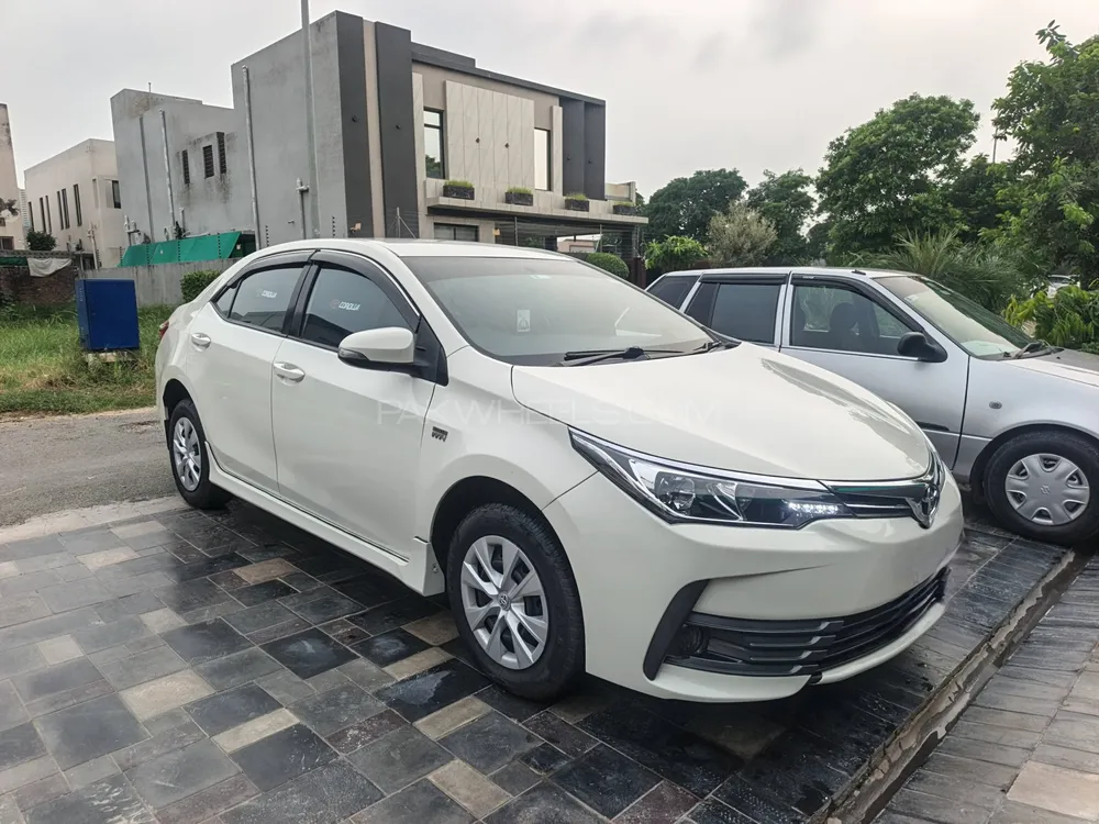 Toyota Corolla 2015 for Sale in Lahore Image-1