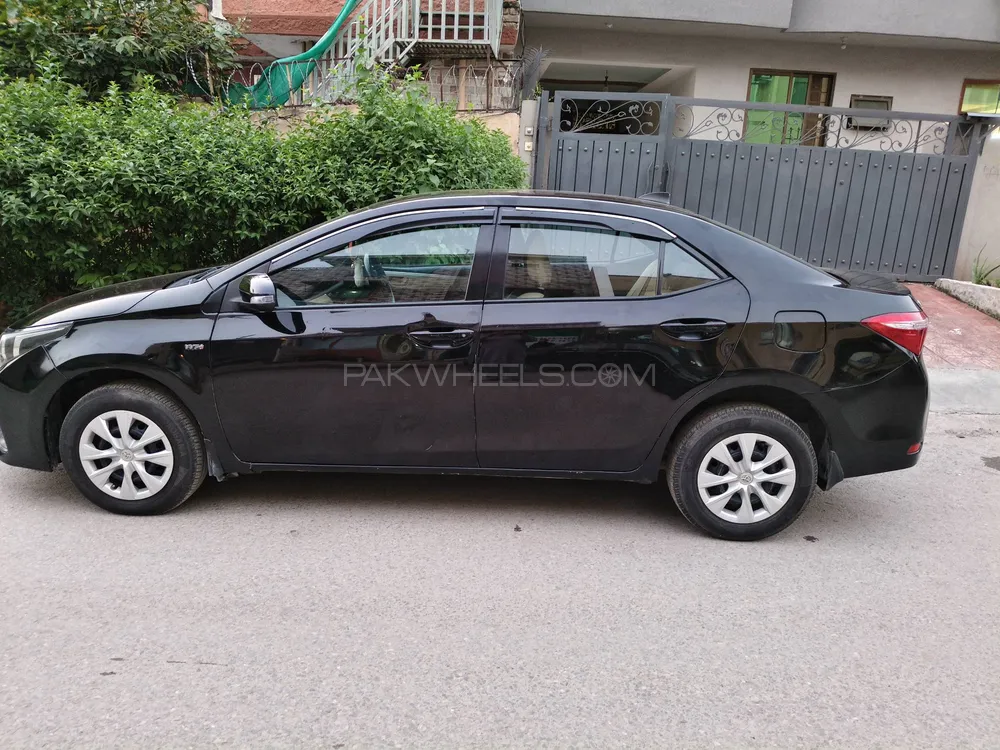 Toyota Corolla 2017 for Sale in Islamabad Image-1