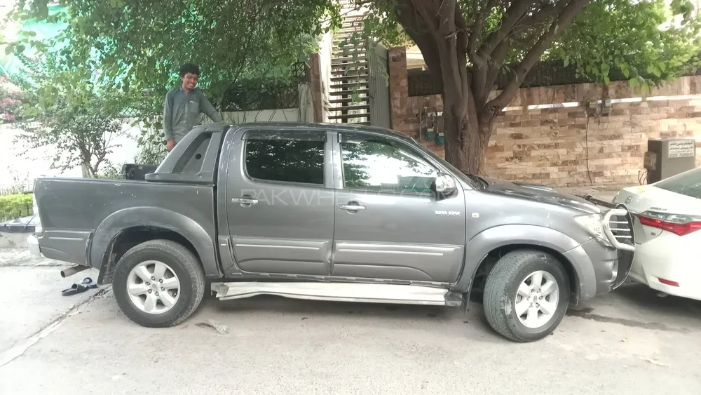 Toyota Hilux 2009 for Sale in Islamabad Image-1