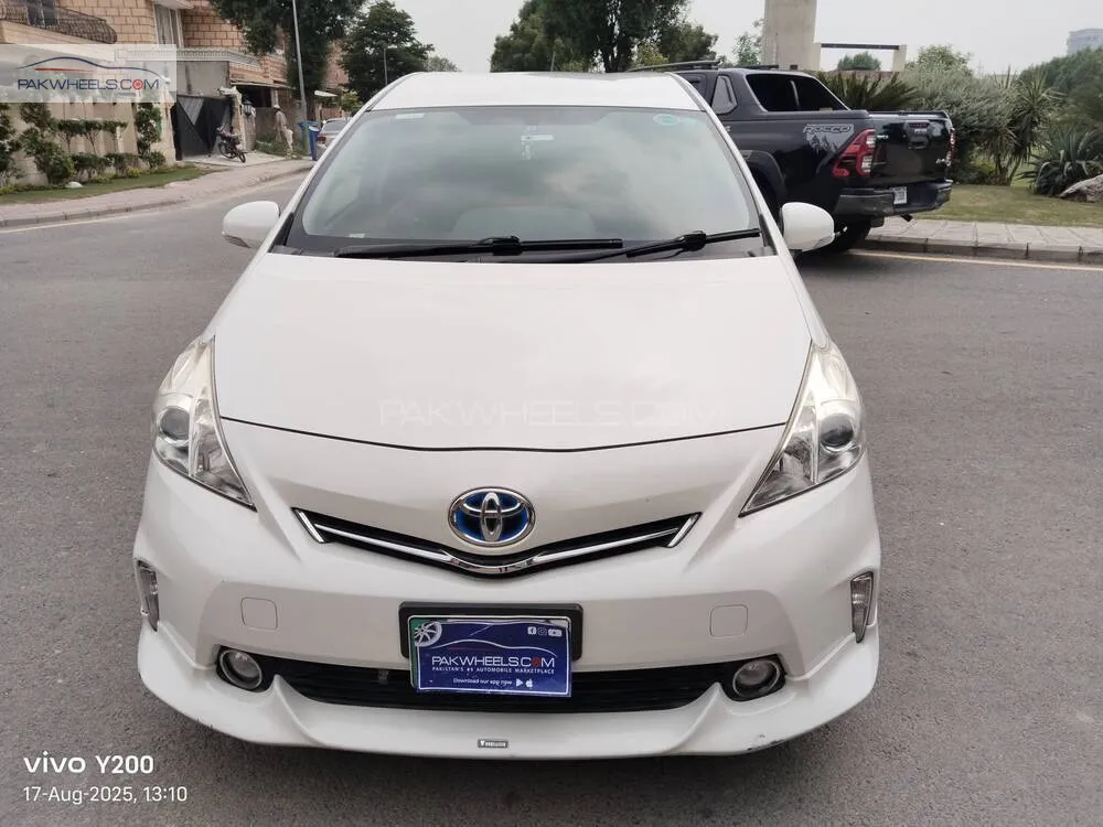 ٹویوٹا پریوس الفا 2012 for Sale in لاہور Image-1