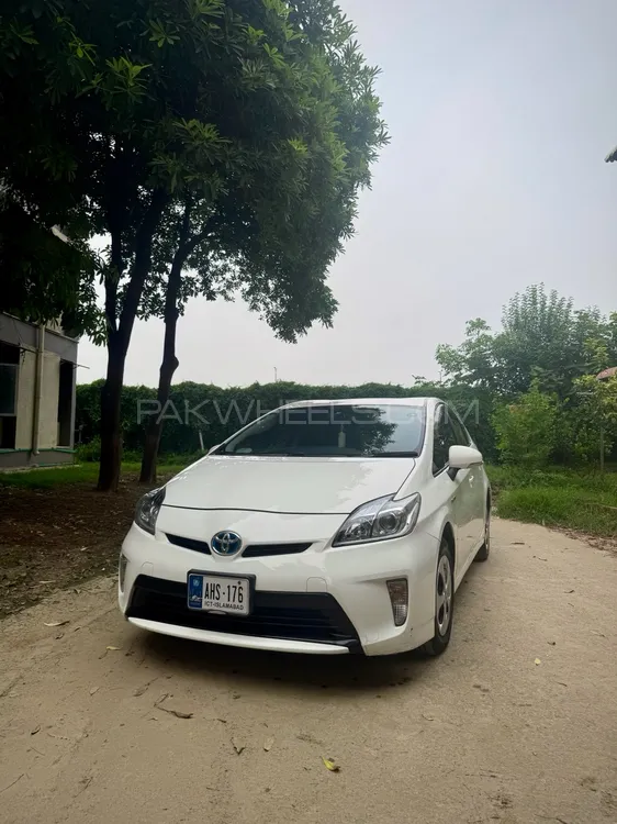 Toyota Prius 2014 for Sale in Lahore Image-1