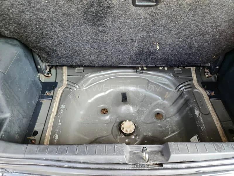 Toyota Vitz 2005 for Sale in Swabi Image-1