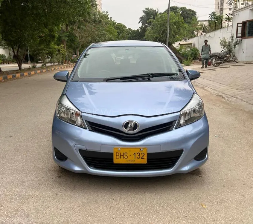 Toyota Vitz 2013 for Sale in Karachi Image-1