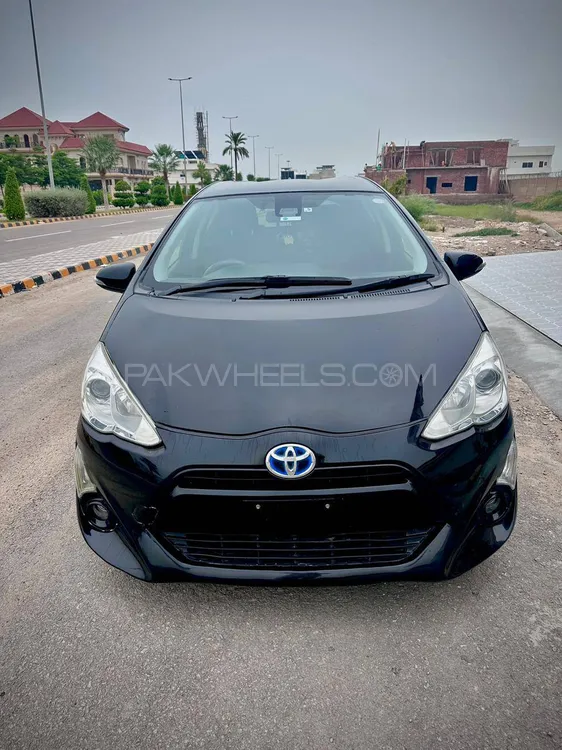 Toyota Aqua 2017 for Sale in D.G.Khan Image-1