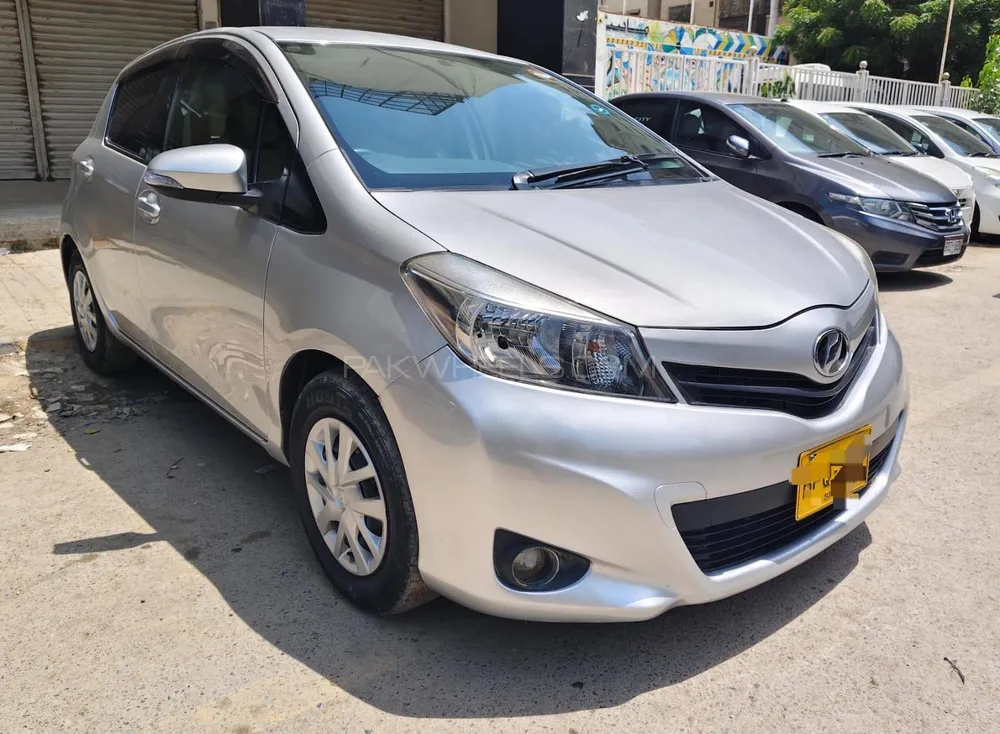 Toyota Vitz 2013 for Sale in Karachi Image-1