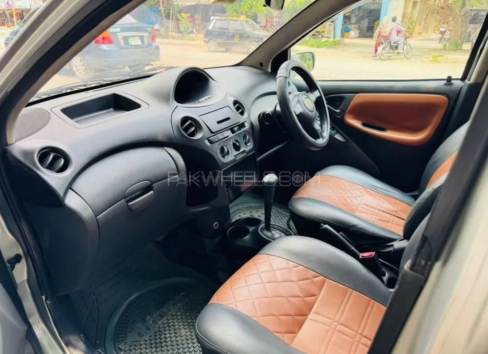 Toyota Vitz 2004 for Sale in Islamabad Image-1