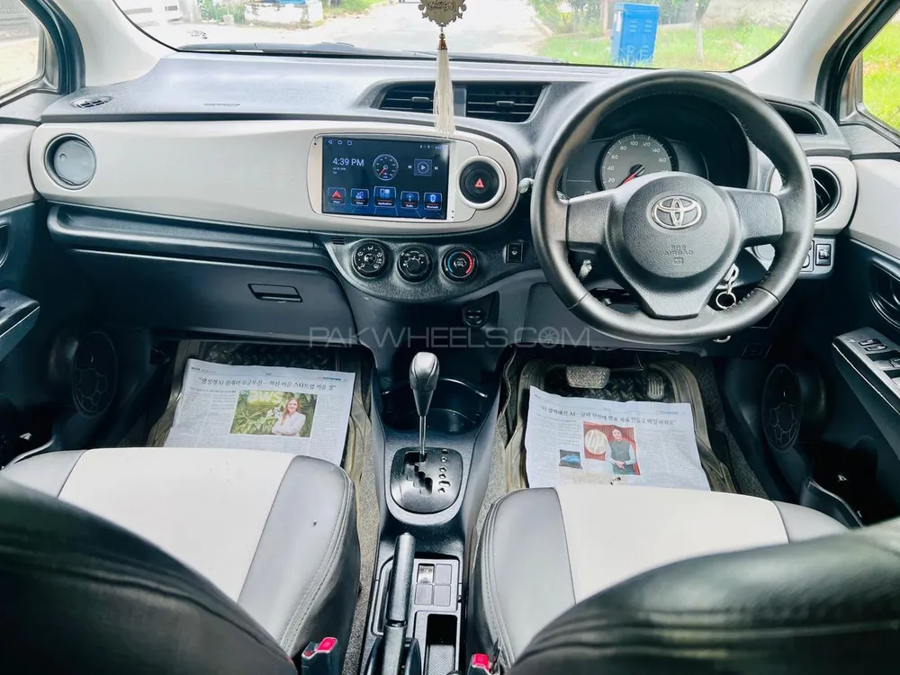 Toyota Vitz 2011 for Sale in Gujranwala Image-1