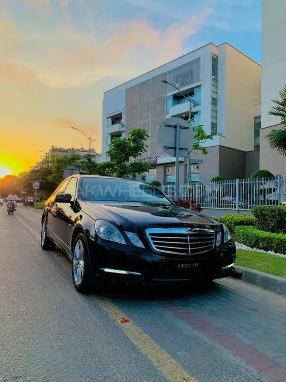 Mercedes Benz E Class 2012 for Sale in Lahore Image-1