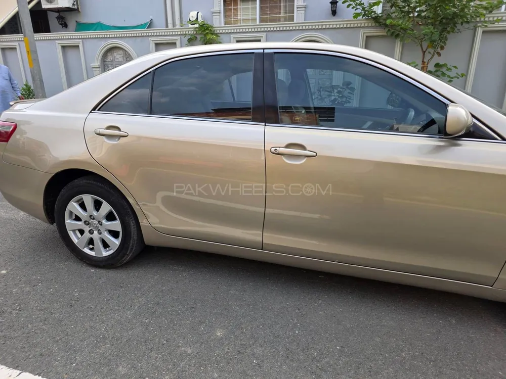 Toyota Camry 2007 for Sale in Lahore Image-1