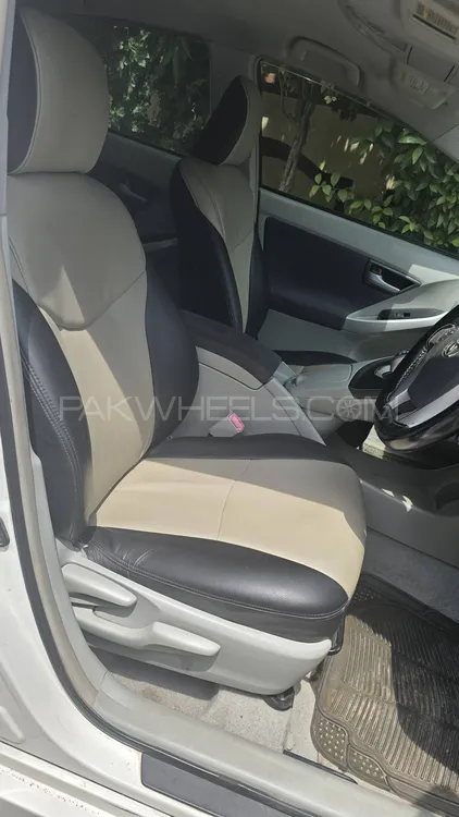 Toyota Prius 2011 for Sale in Lahore Image-1