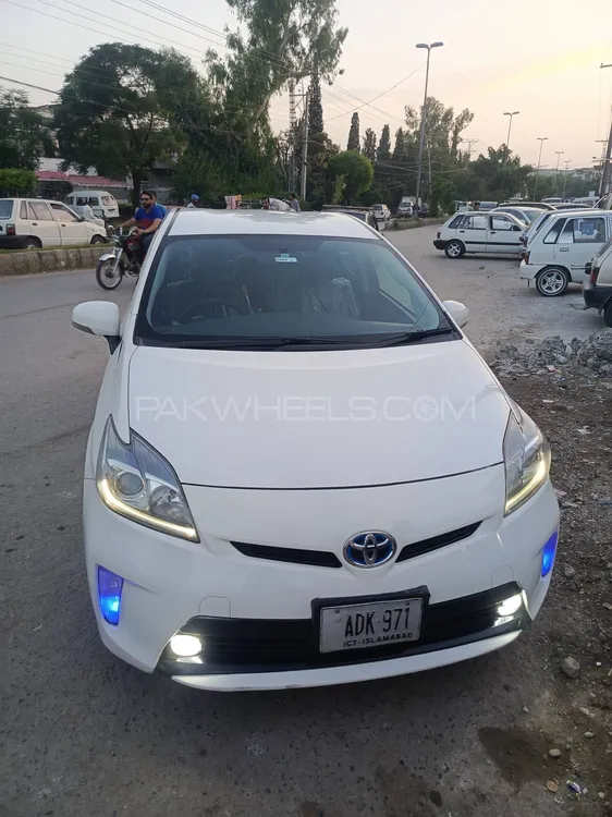 Toyota Prius 2013 for Sale in Gujrat Image-1