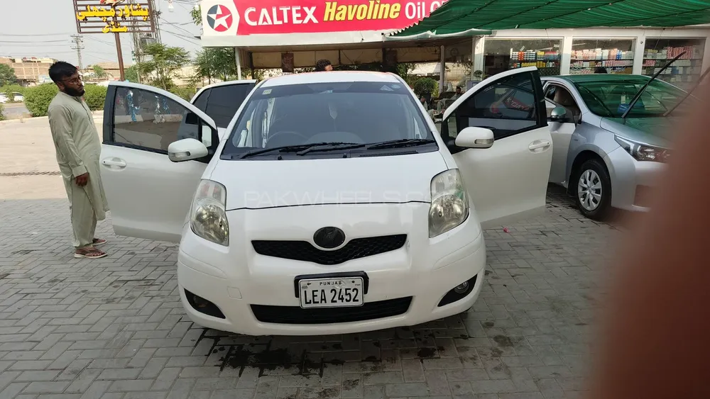 Toyota Vitz 2010 for Sale in Peshawar Image-1