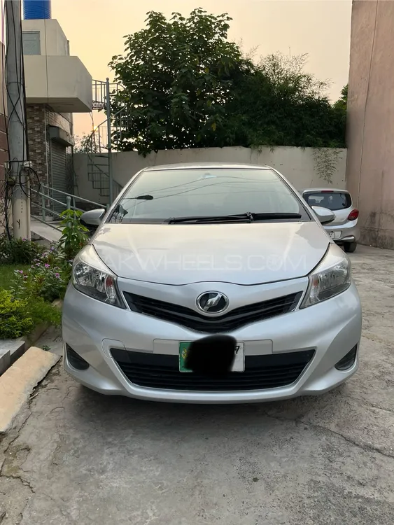 Toyota Vitz 2014 for Sale in Sialkot Image-1