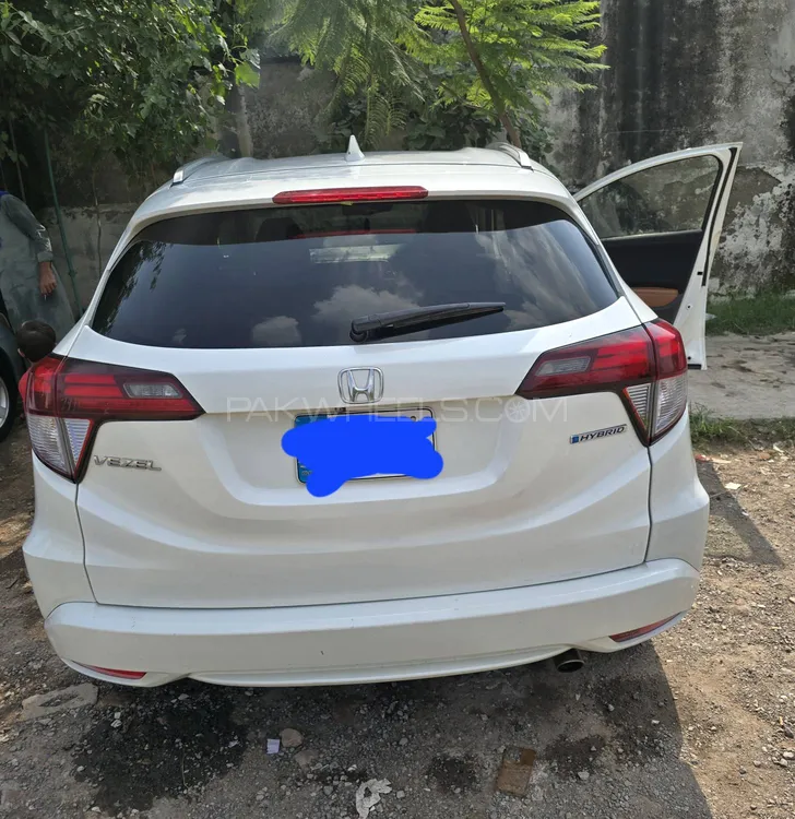 Honda Vezel 2015 for Sale in Islamabad Image-1