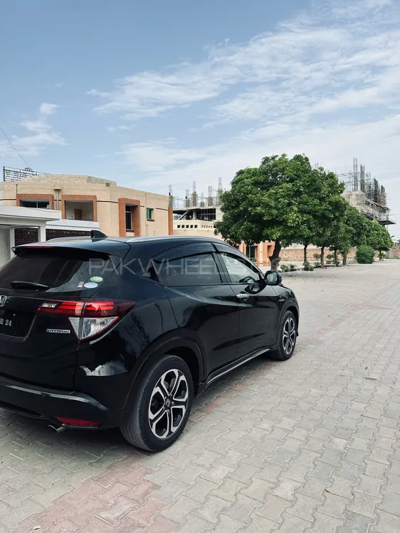 Honda Vezel 2016 for Sale in Peshawar Image-1