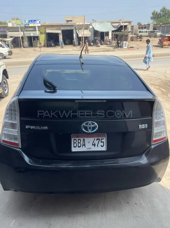 Toyota Prius 2010 for Sale in Taunsa sharif Image-1