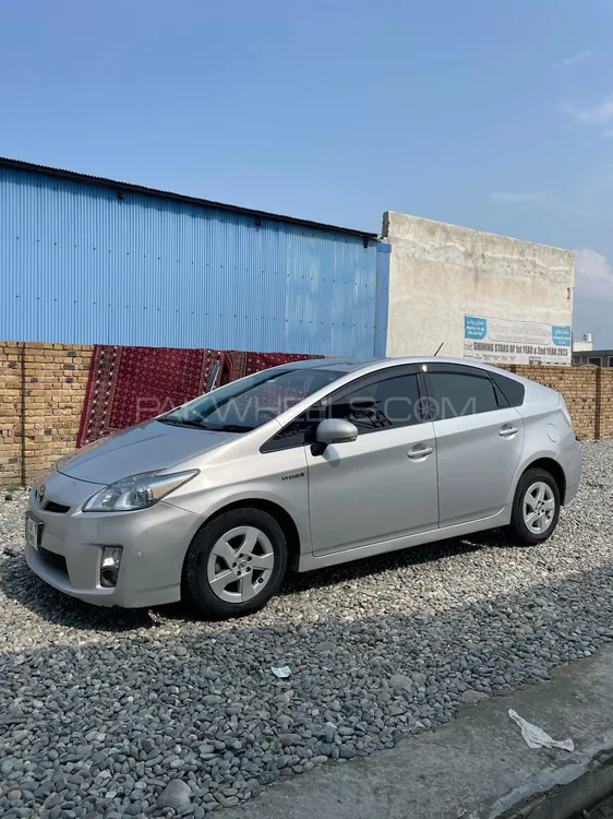 Toyota Prius 2011 for Sale in Charsadda Image-1
