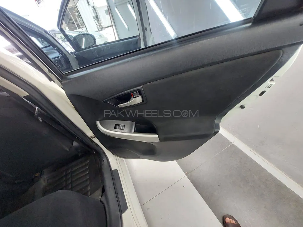 Toyota Prius 2012 for Sale in Islamabad Image-1