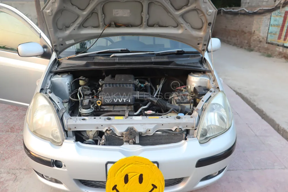 Toyota Vitz 2004 for Sale in Peshawar Image-1