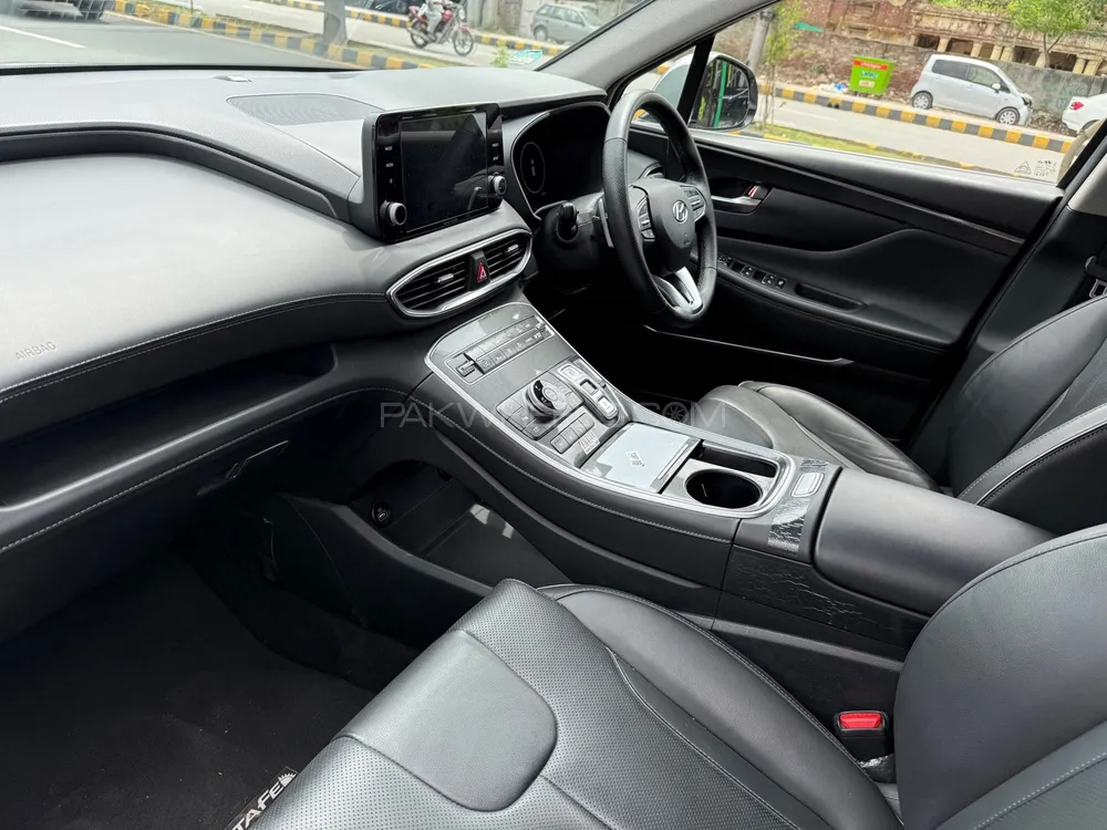Hyundai Santa Fe 2023 for Sale in Lahore Hyundai Santa Fe 2023 for Sale in Lahore Image-4