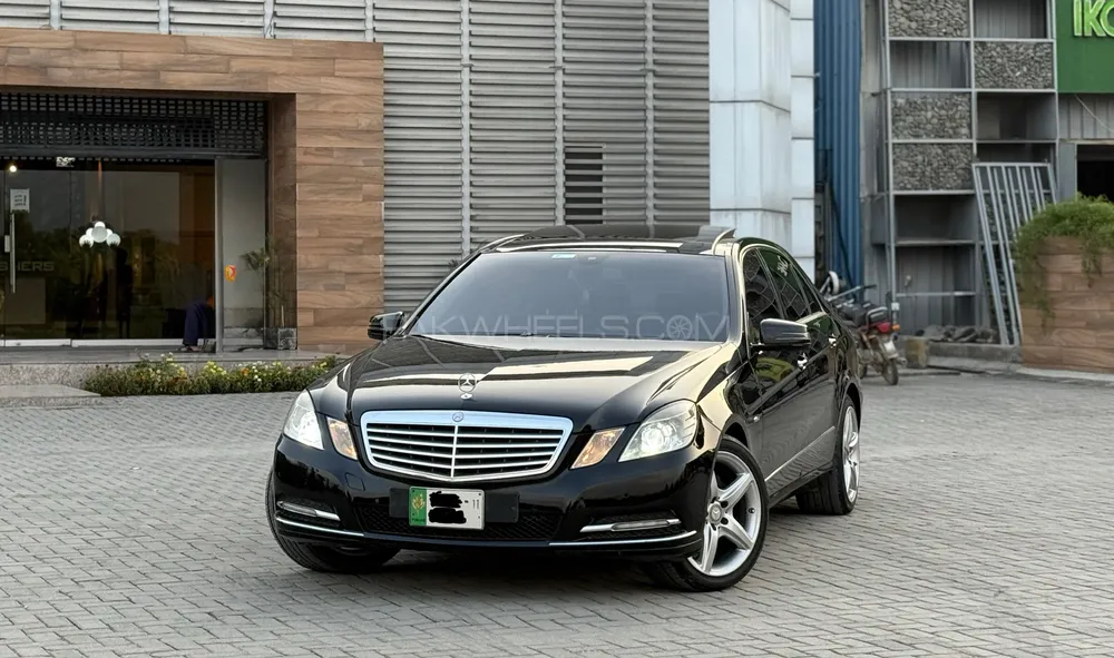 Mercedes Benz E Class 2011 for Sale in Islamabad Image-1