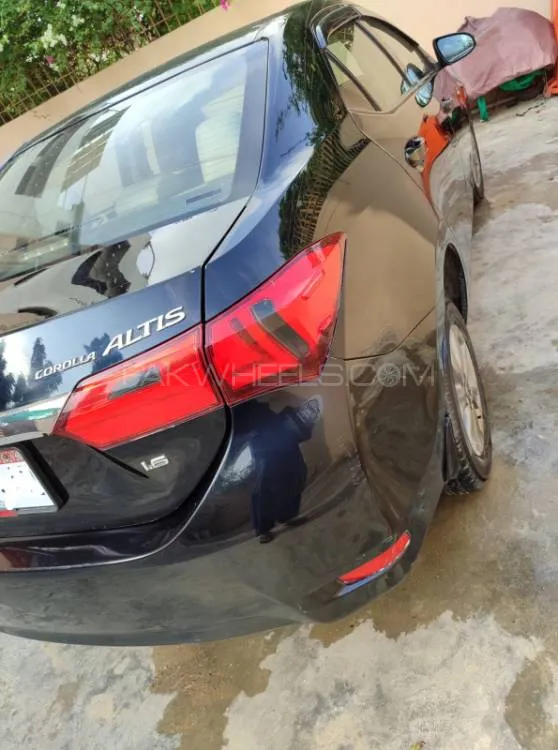 Toyota Corolla 2016 for Sale in Karachi Image-1