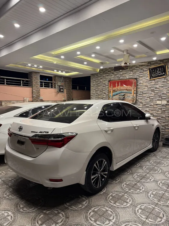 Toyota Corolla 2018 for Sale in Peshawar Image-1