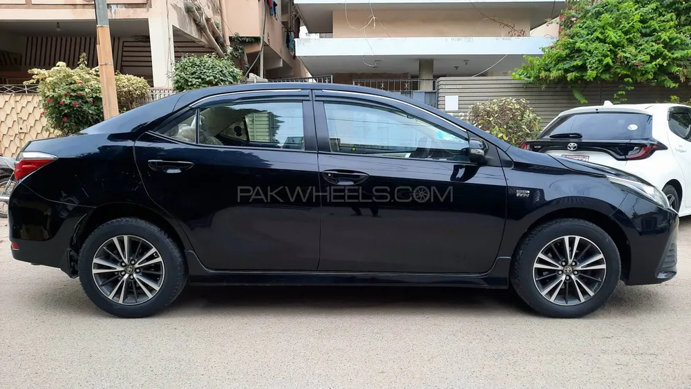 Toyota Corolla 2019 for Sale in Karachi Image-1