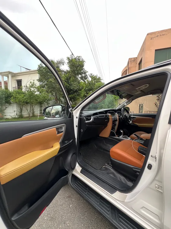 Toyota Fortuner 2018 for Sale in Lahore Toyota Fortuner 2018 for Sale in Lahore Image-15