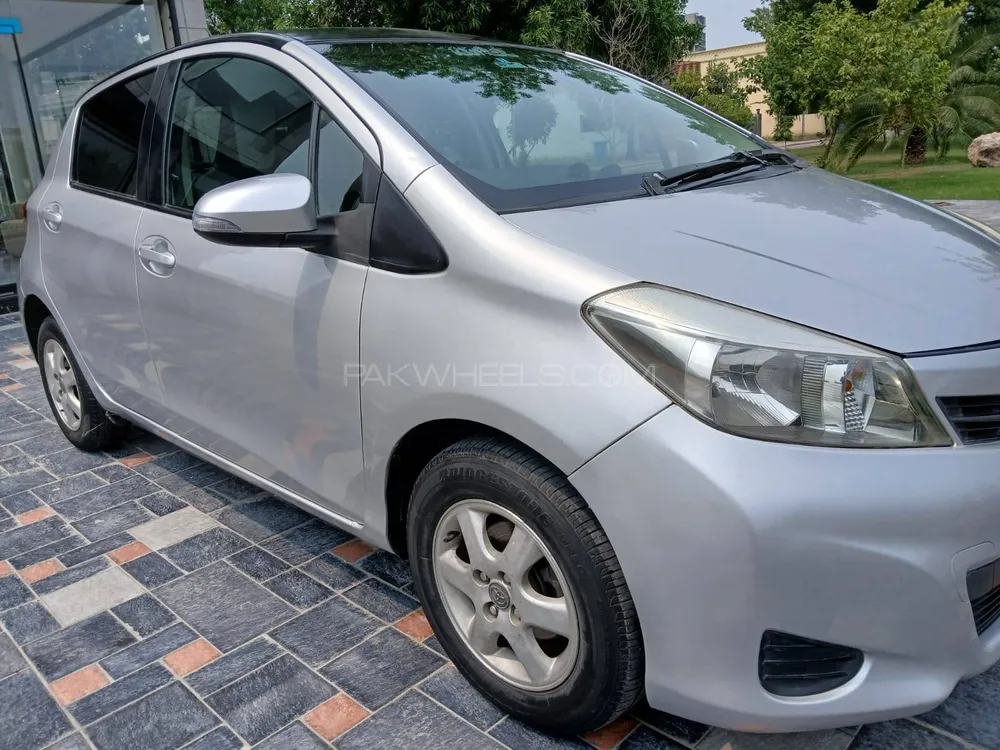 Toyota Vitz 2011 for Sale in Lahore Image-1