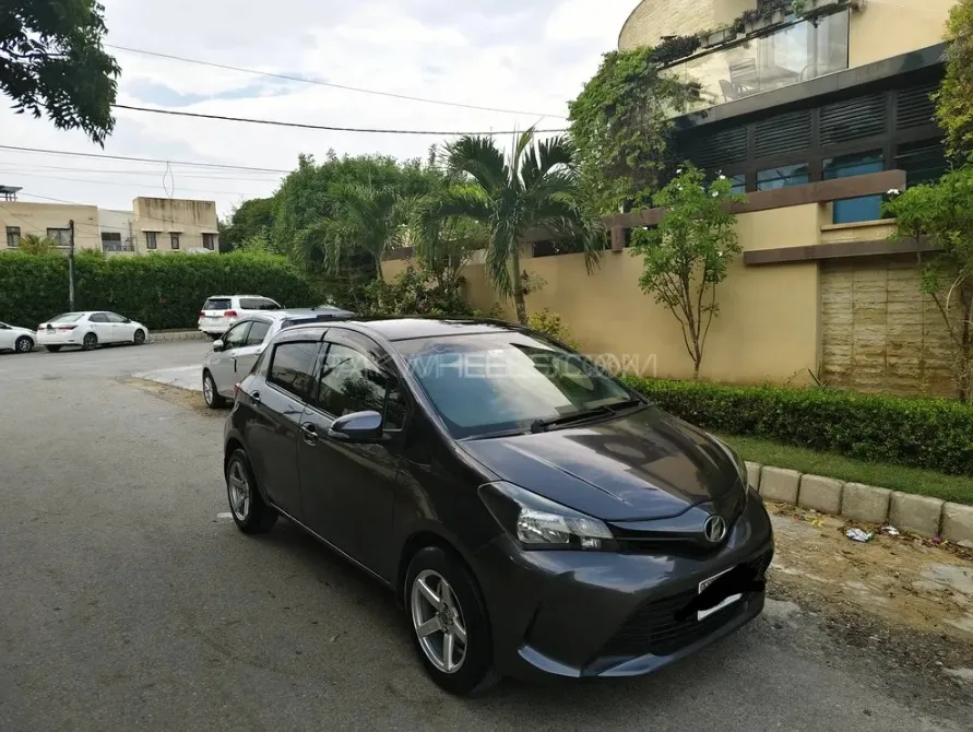 Toyota Vitz 2014 for Sale in Karachi Image-1