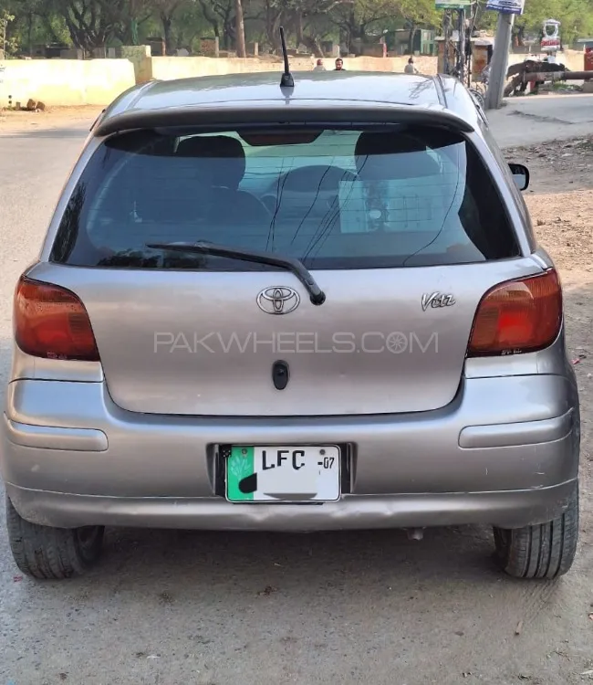 Toyota Vitz 2004 for Sale in Peshawar Image-1