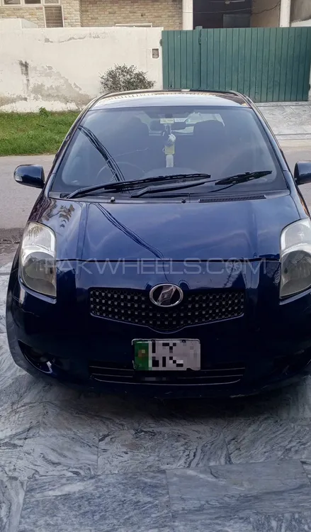 Toyota Vitz 2005 for Sale in Lahore Image-1