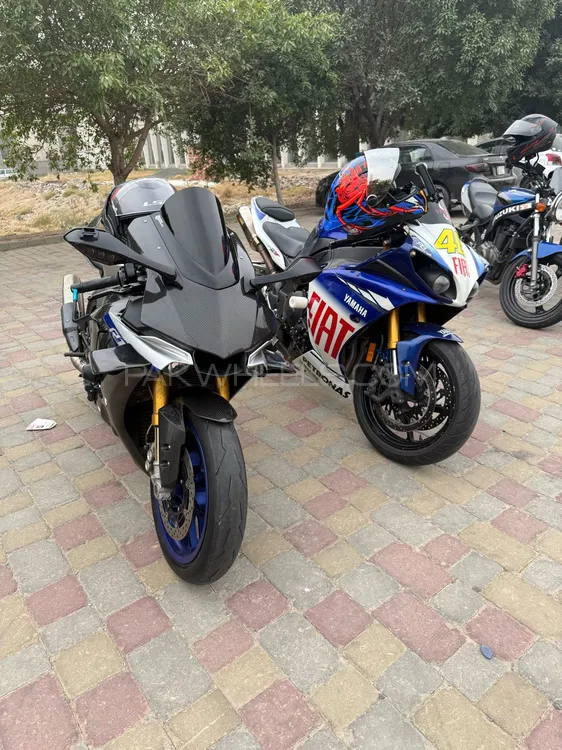 Yamaha YZF-R1 2010 for Sale Image-1