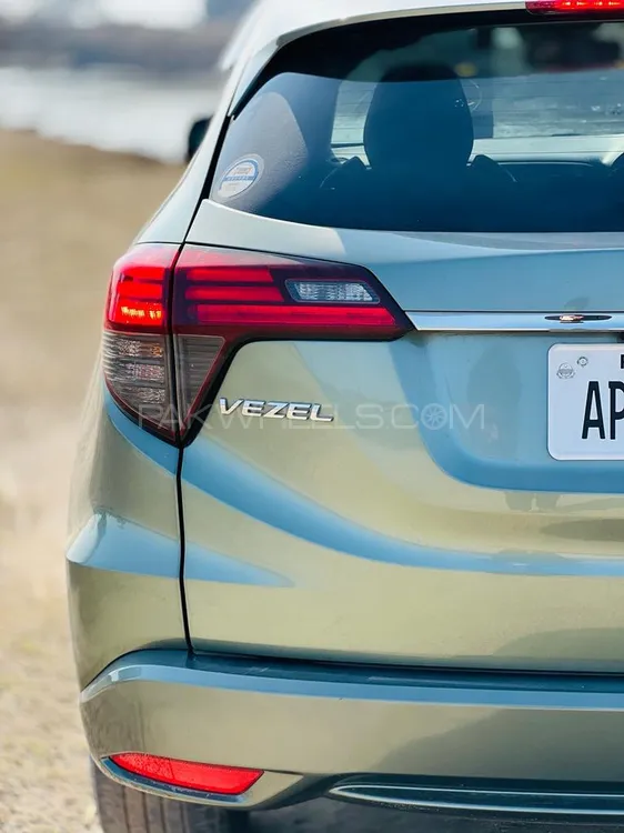 Honda Vezel 2018 for Sale in Lahore Image-1