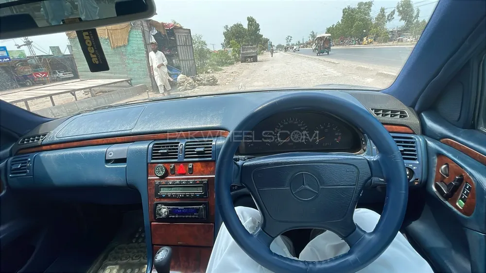 Mercedes Benz E Class 1998 for Sale in Peshawar Mercedes Benz E Class 1998 for Sale in Peshawar Image-8