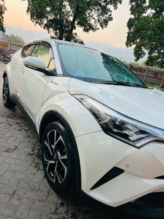 Toyota C-HR 2017 for Sale in Islamabad Image-1